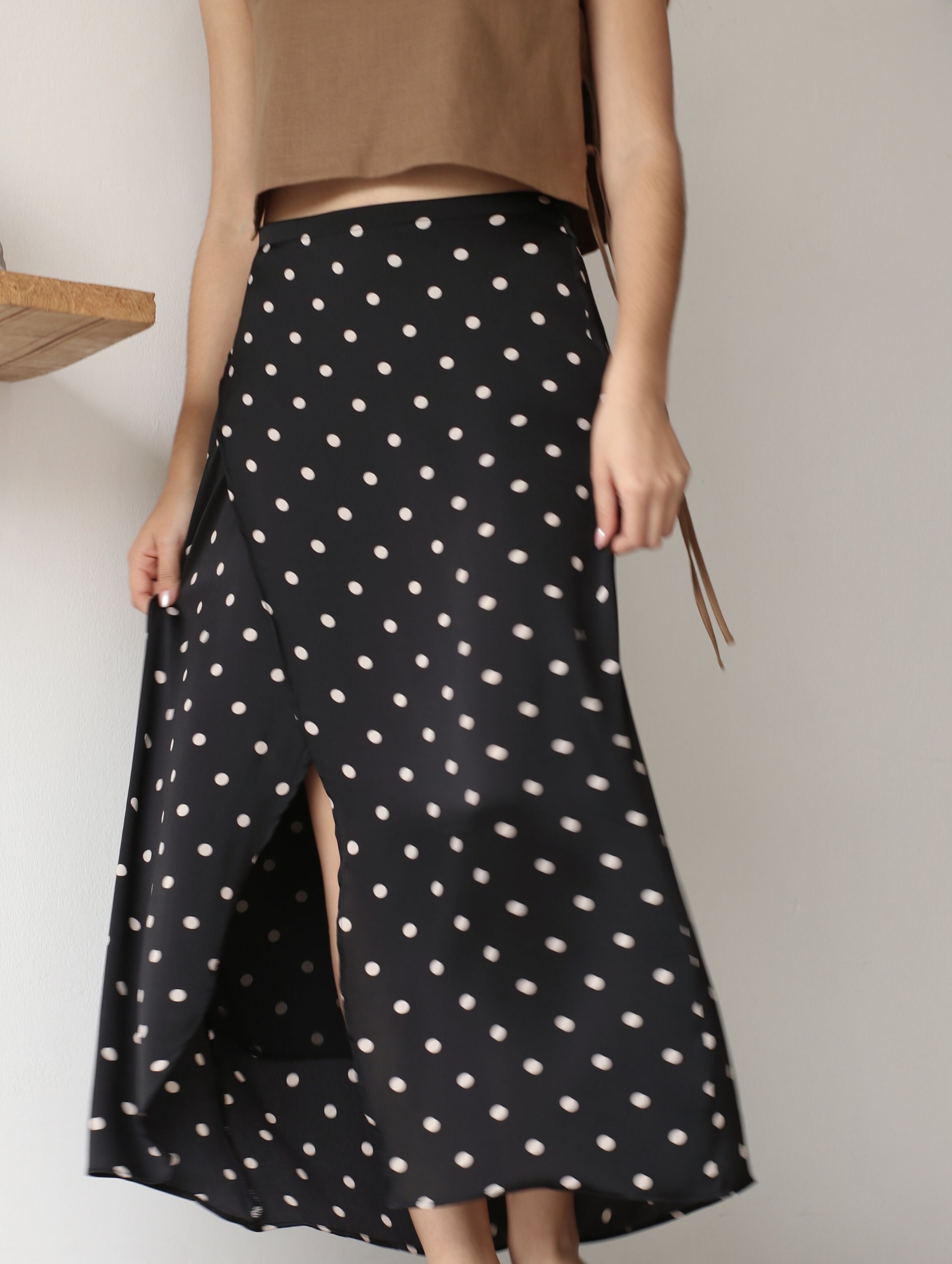 Falda Envolvente - Lunares Negros