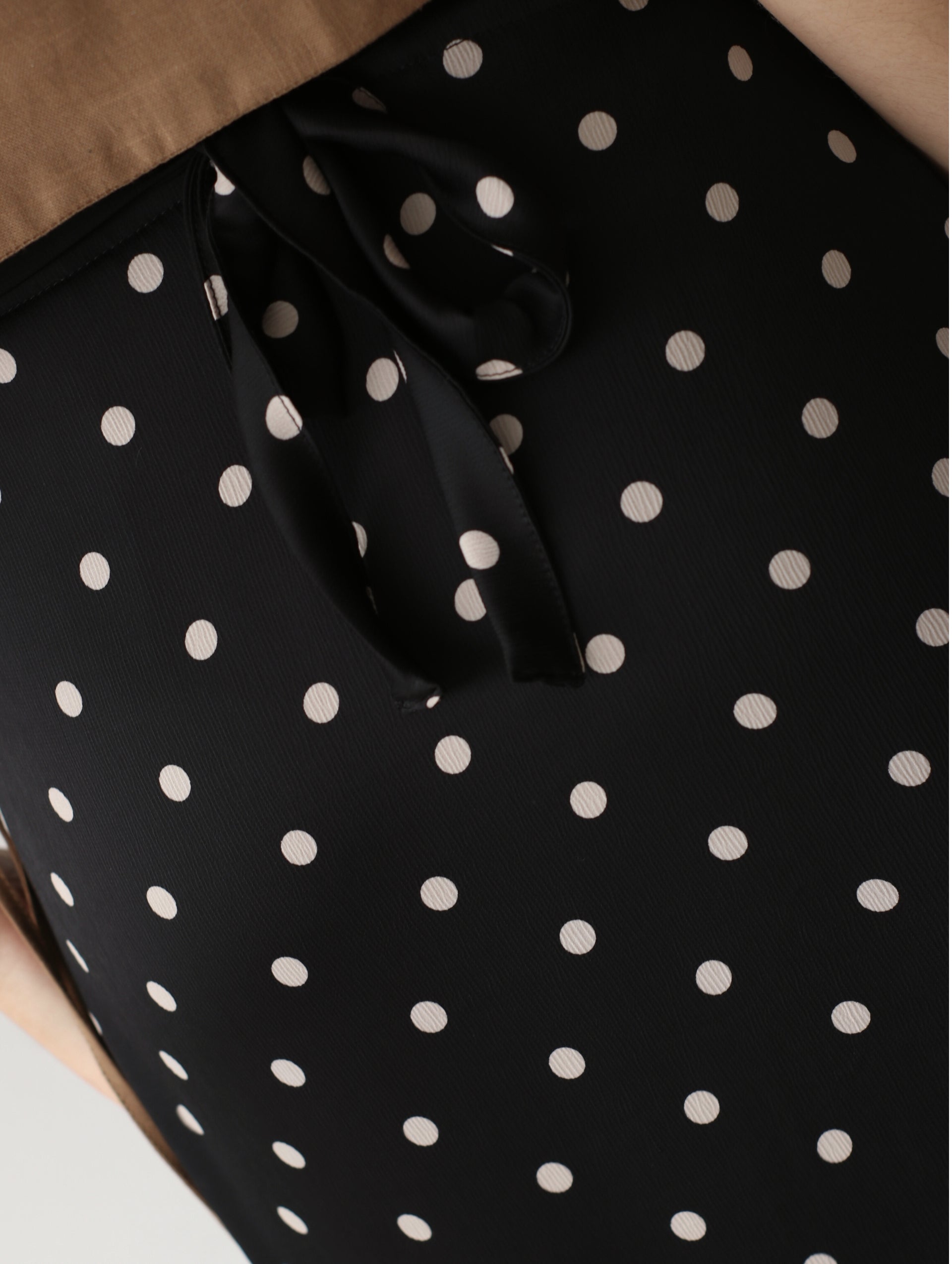 Falda Envolvente - Lunares Negros